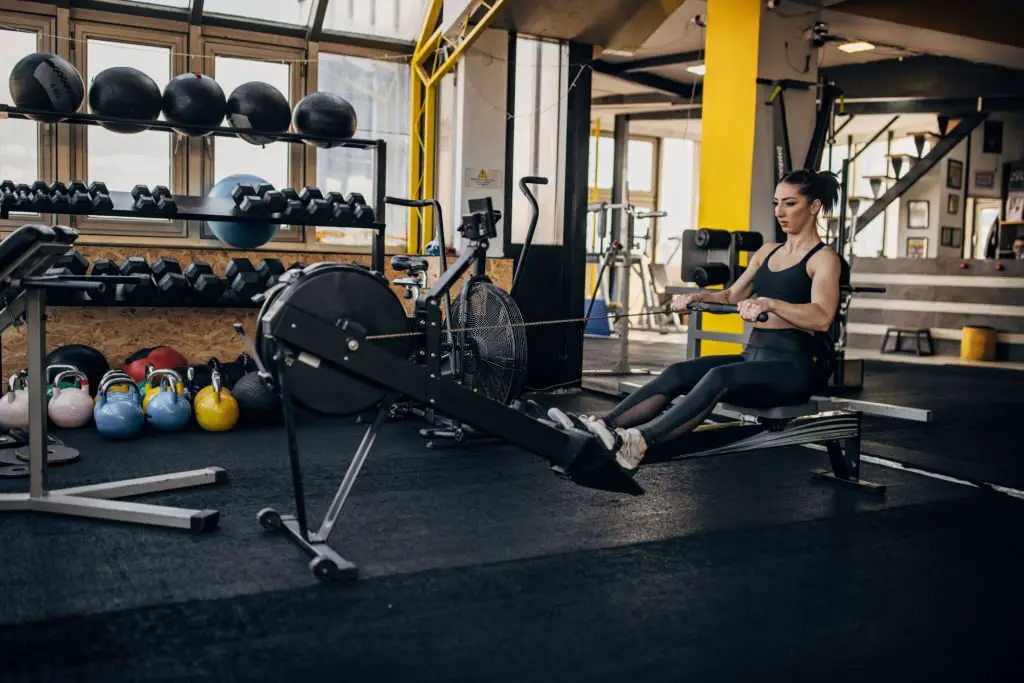 Boost Your Cardiovascular Fitness with These Easy Rowing Machine Workouts