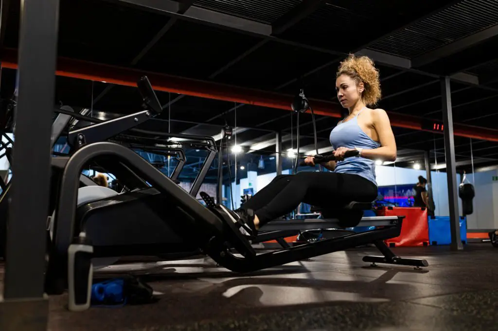 Boost Your Cardiovascular Fitness with These Easy Rowing Machine Workouts